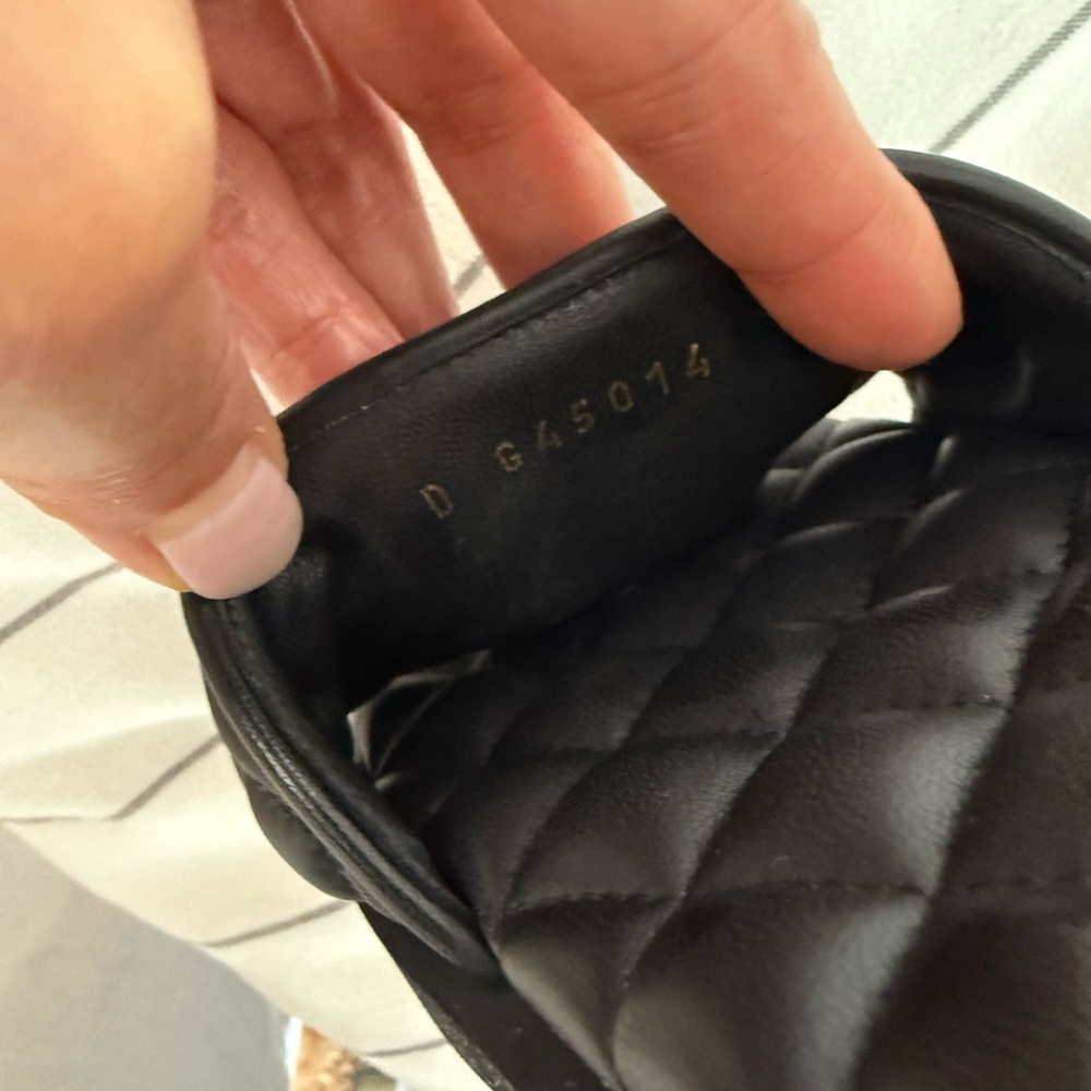 CHANEL Black Quilted Leather Slide Sandals with Gold hammered CC SZ 40 full set - Picture 5 of 9